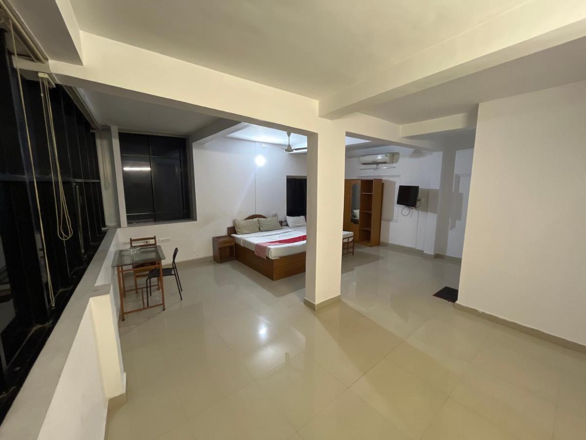 Tower 21 Regency Hotel Kochi Exterior photo