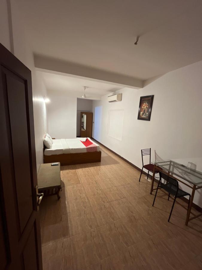 Tower 21 Regency Hotel Kochi Exterior photo