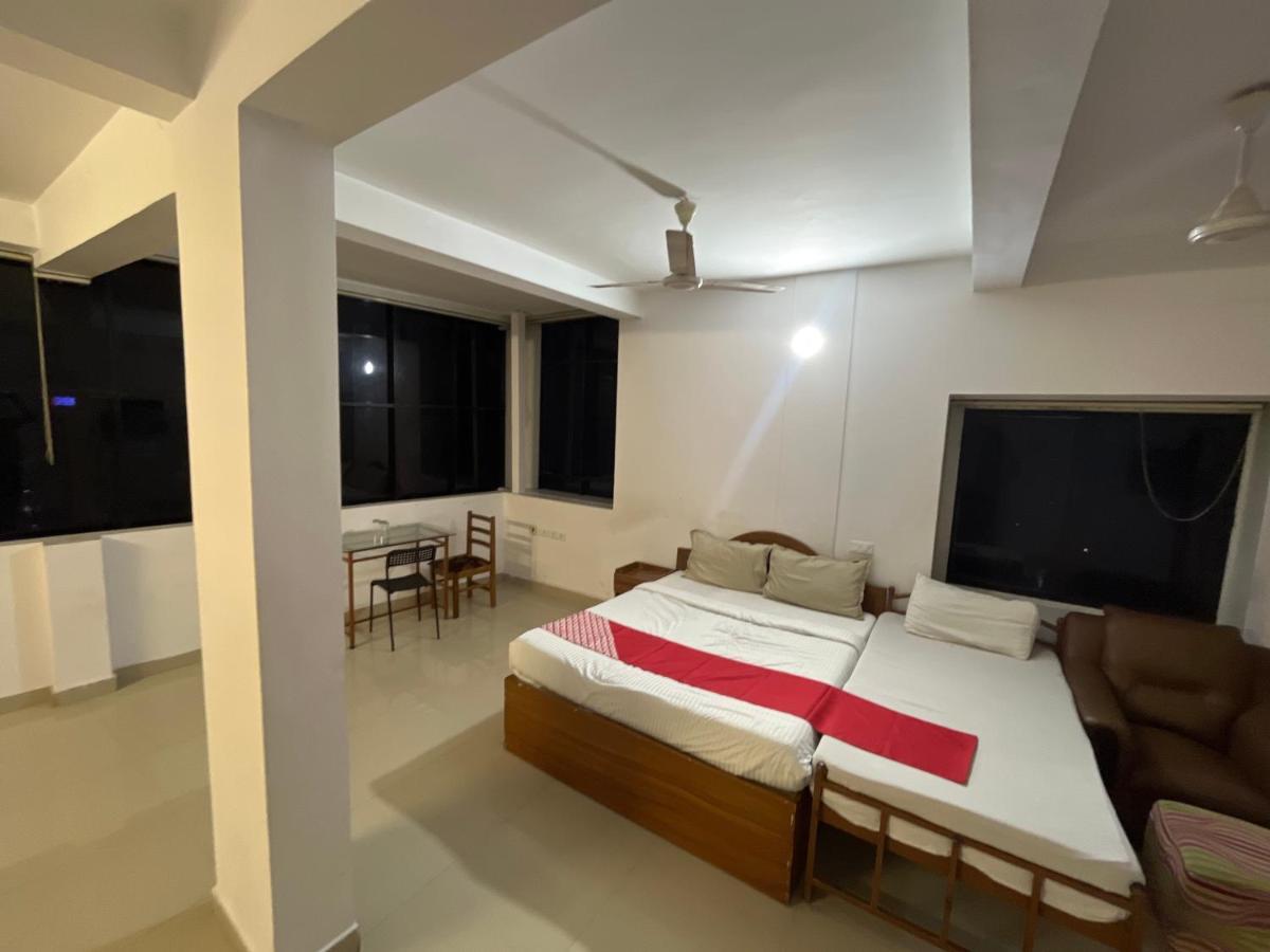 Tower 21 Regency Hotel Kochi Exterior photo